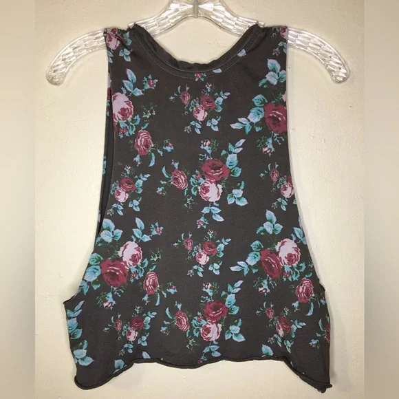 ✨Mickey & Minnie Crop Top T-Shirt✨ - Picture 4 of 4